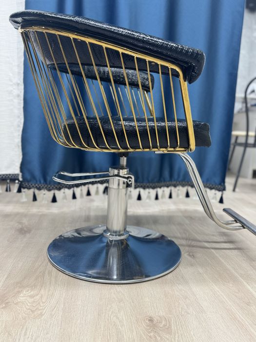 Продаю кресло парикмахнрское