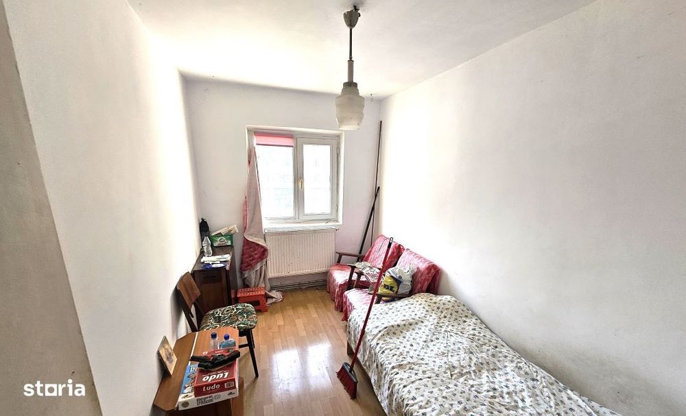 Alexandru cel Bun-Piata, apartament cu 3 camere, decomandat, liber