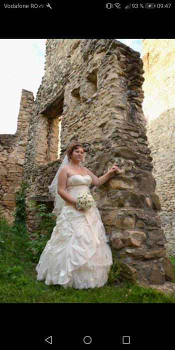 Rochie crem mireasa unicat