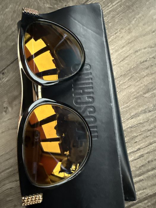 Солнцезащитные очки Moschino