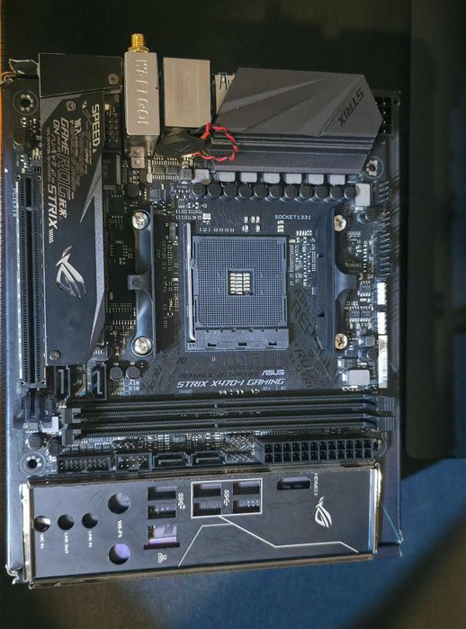 Placa de Baza ASUS ROG Strix X470-I Gaming AM4 AMD X470 USB 3.1 HDMI Mini ITX