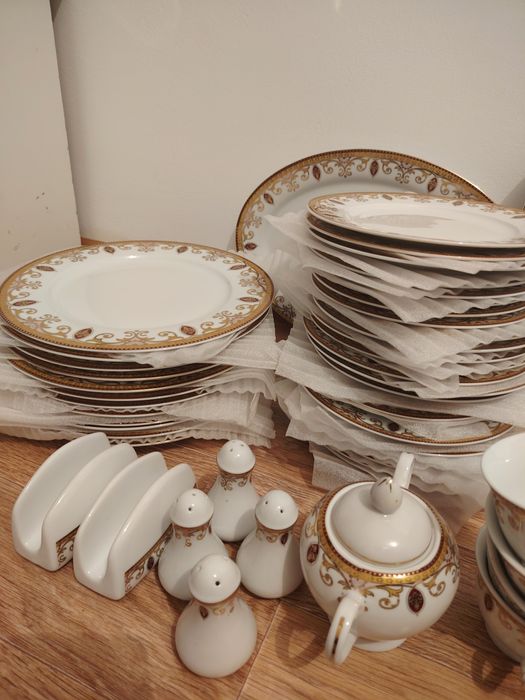 Продам посуду 102 предмет