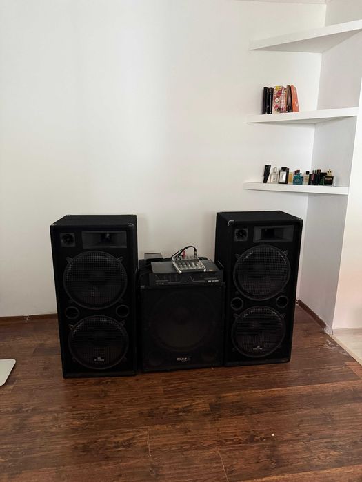 sistem audio 2 sateliti si un bass woofer monobloc amplificator mixer