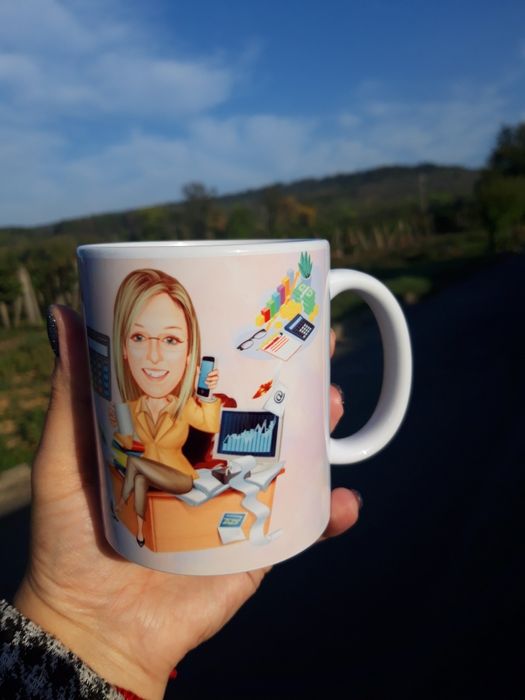 Чаша с  карикатура по снимка