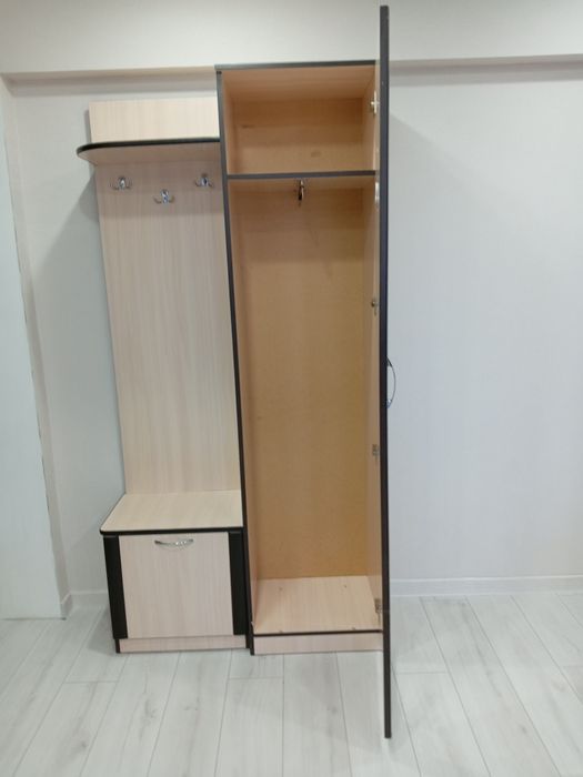 Продам прихожую  б у