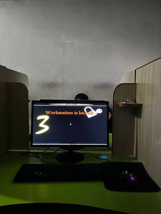 Kompyuter stollari bilan