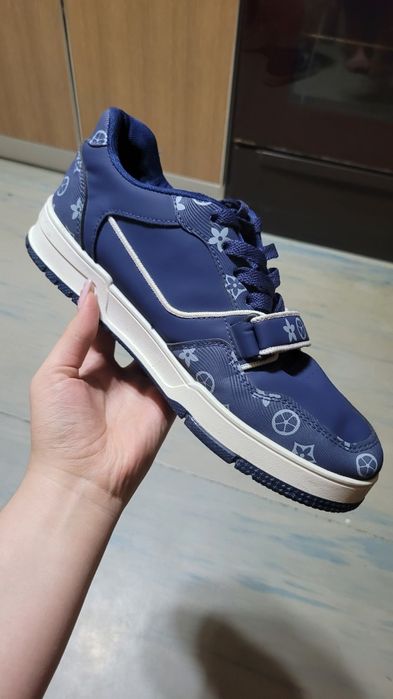 Продаю Кроссовки