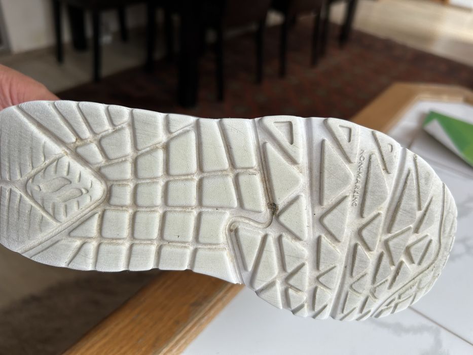 Adidasi copii skechers negru si alb