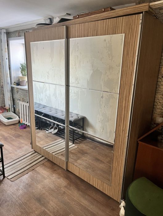 Продам шкаф для прихожей с зеркалом