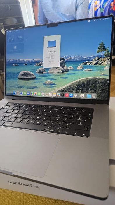 Macbook Pro 16" A2485 M1 Pro 32GB RAM 512gb SSD