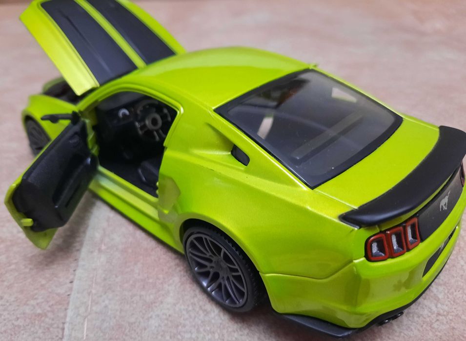 Машинка модель коллекционная