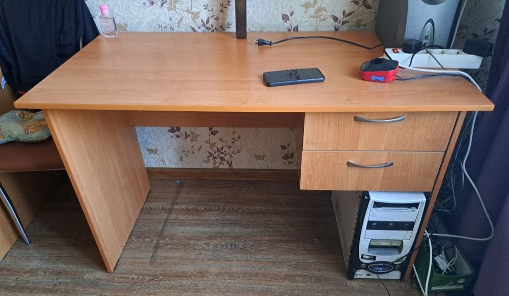 Стол в отличном состоянии