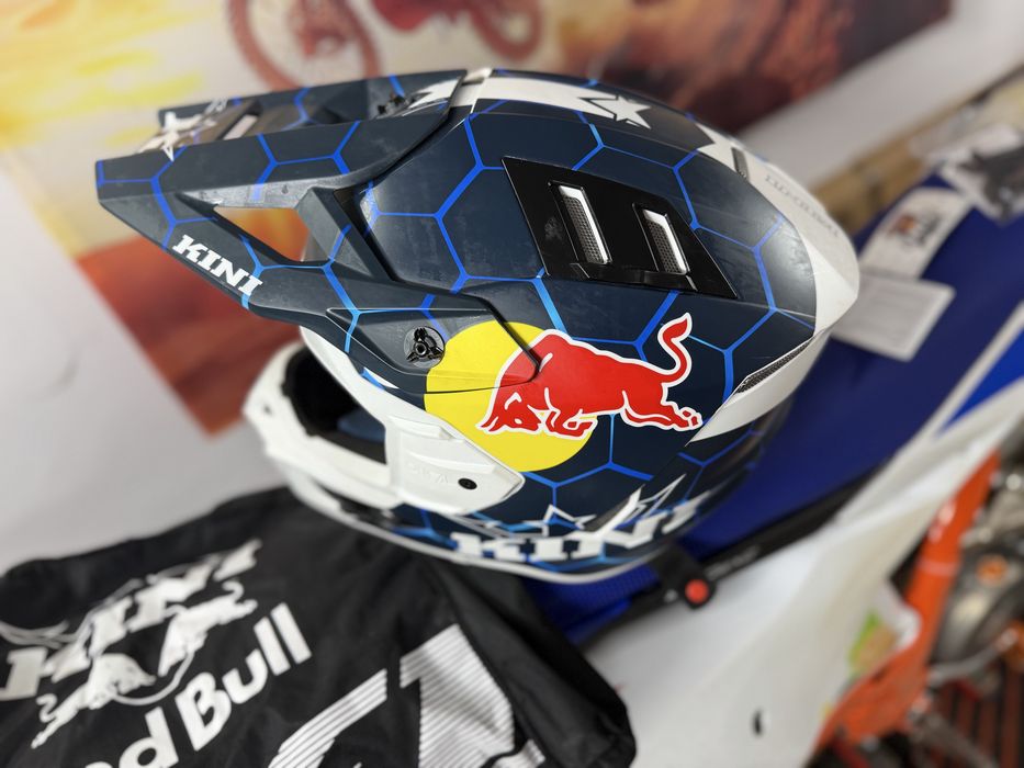Каска RedBuLL L-размер 150€