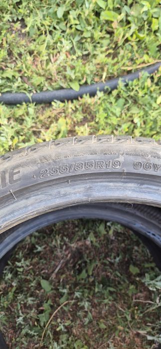 Летние шины Bridgestone 255/35/R19