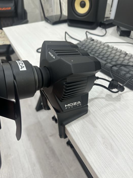 Игровой руль Moza r3