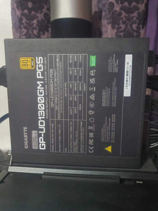 Sursa GIGABYTE UD1300GM PG5, 80+ Gold, 1300W, ca noua