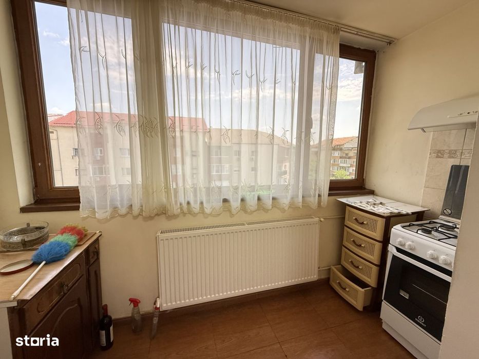 Apartament cu 3 camere, decomandat, 65 mp utili, etaj 4 cu acoperis -