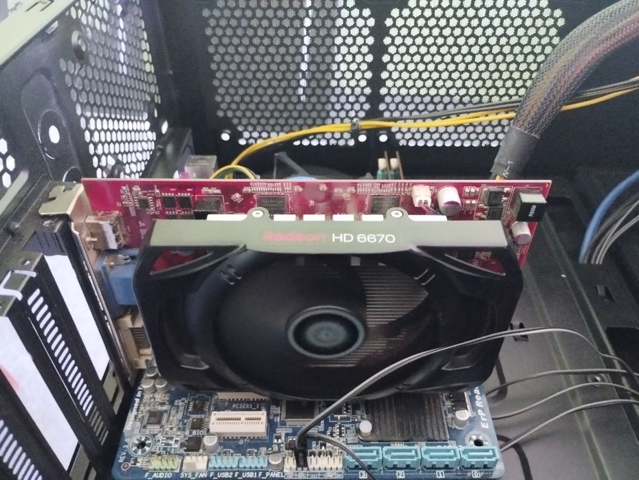 Бюджетен компютърен комплект – i5-2500 + Radeon HD 6670 + Дъна Платка  H61M +4 GB DDR3 RAM – 2×2 GB