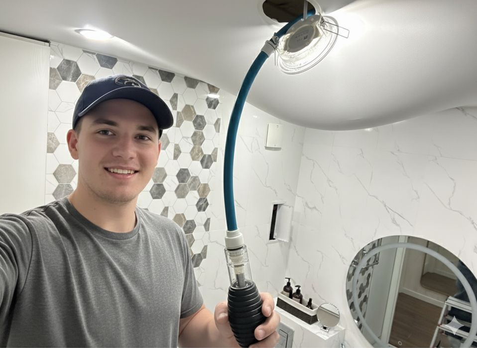 Слив воды ремонт натяжных потолков устранение порезав работаем 24/7