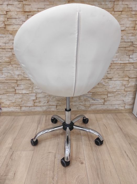 Професионален стол за маникюристи