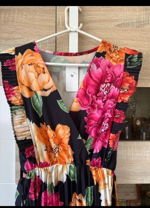 Rochie lungă cu flori fără manecă