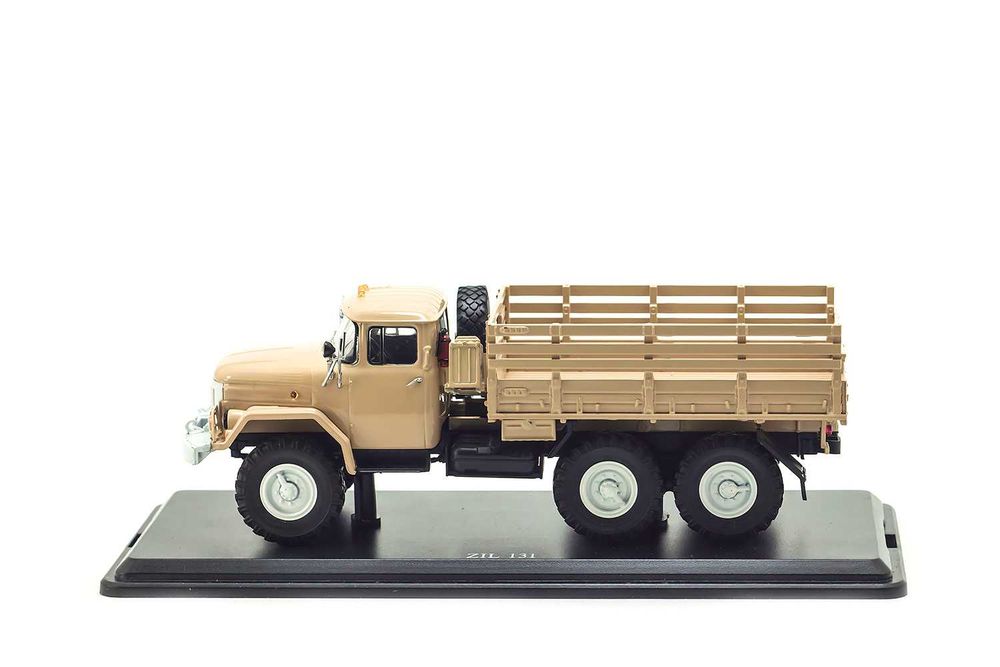 Коллекция грузовиков ЗИЛ-130 и 131 от SSM и АвтоИстория в 43 масштабе.