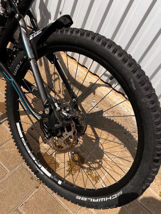 Bicicletă full suspension