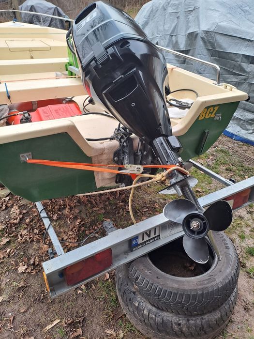 Barca cu motor nou si peridoc