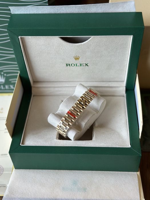 Rolex Day-Date Gold And White Dial President 40 mm