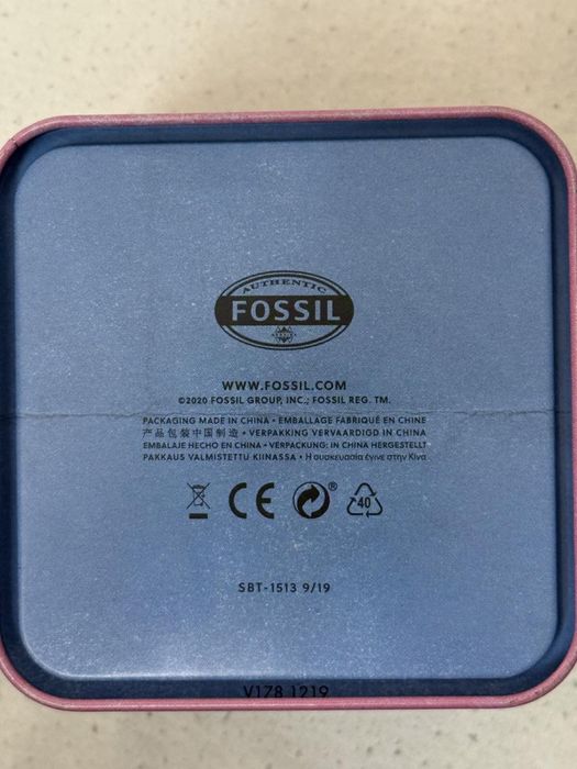 Дамски часовник FOSSIL ES3204 – златист с кристали