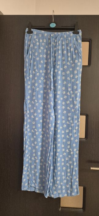 Pantaloni Stradivarius lejeri si fluizi mărimea S noi
