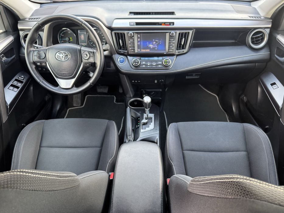Toyota RAV 4 2.5 HYBRID 197к.с 2017г. FULL SERVICE