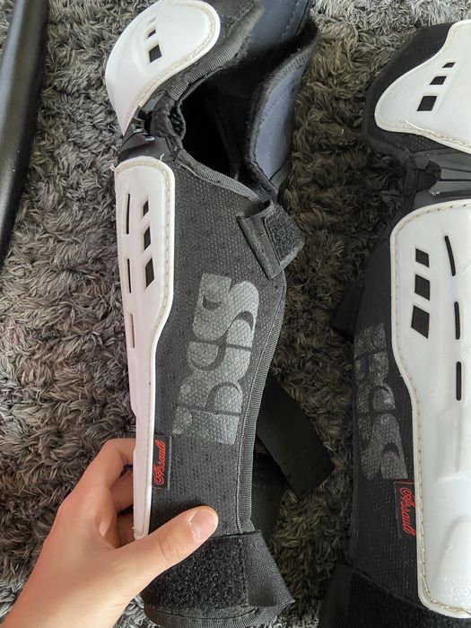 Наколенки IXS в перфектно състояние