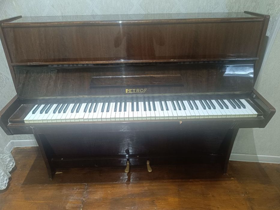 Продаётся Пианино Petrof
