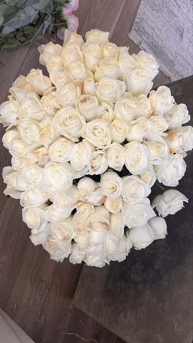 101 белая метровая роза