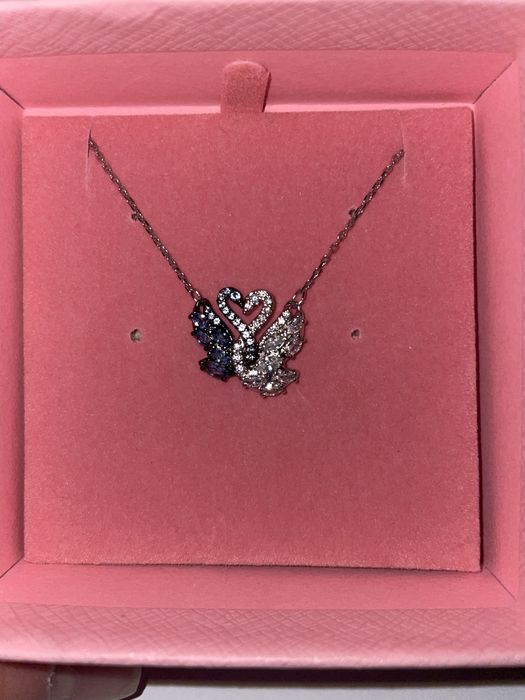 Колие Swarovski Swan с пълен комплект –