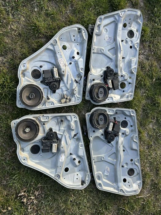 Стъклоповдигачи/Тави за врати VW Passat B5.5 2001/2005 Година