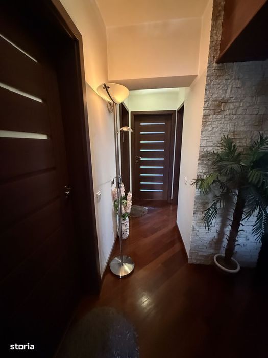 Apartament 4 camere, Micro 20