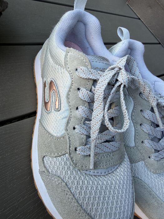 30 номер Маратонките за чисто нови детето просто не иска да го носи