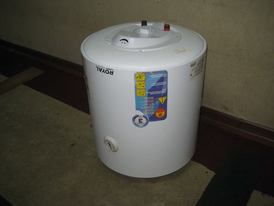 Водонагреватель Royal накопительный  50лт почти новым состоянии!