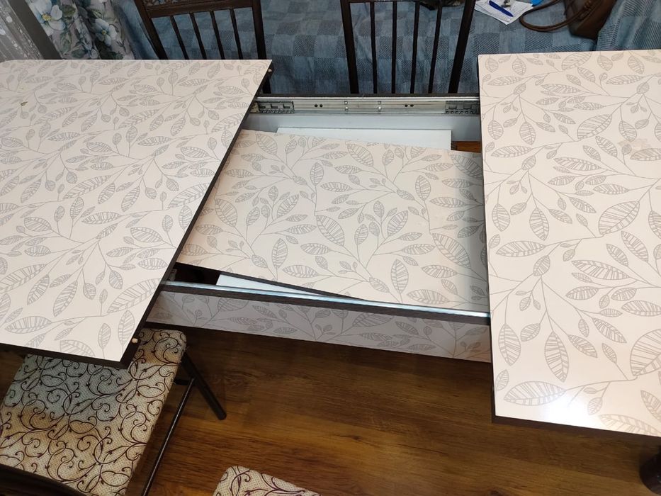 Кухонный стол со стульями