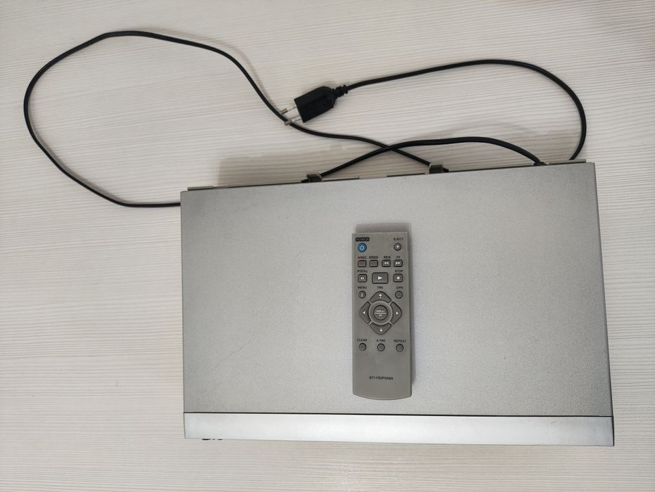 Видеомагнитофон LG L418