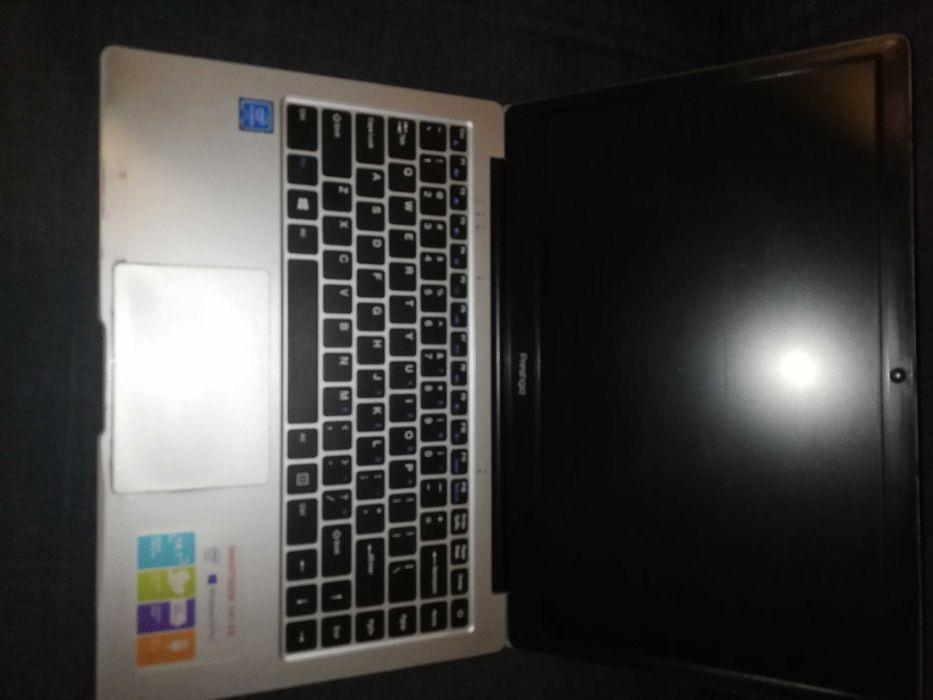 Laptop Prestigio 141c5 slim procesor Intel DDR4 + încărcător universal