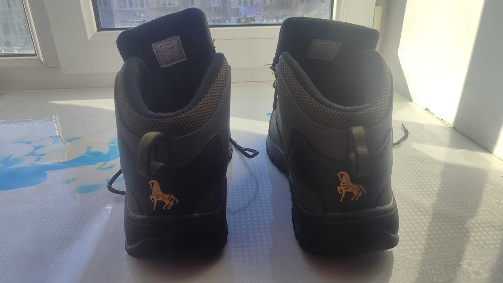 Продам ботинки зеленые