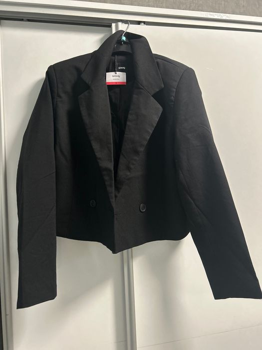 Черно сако с етикет