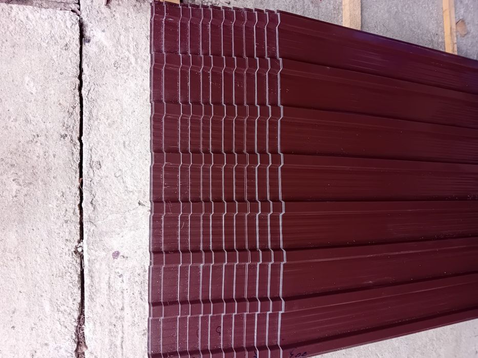 Tabla cutata maro