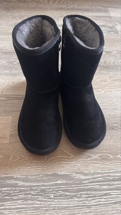 Продаю угги для девочки