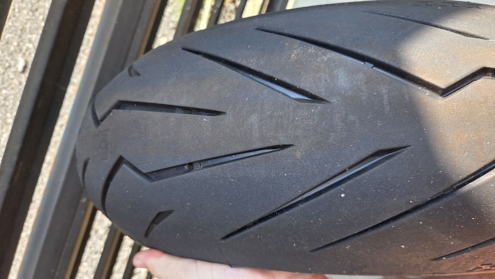 Cauciuc Pirelli Diablo rosso 3   180 55 17 dot 2025