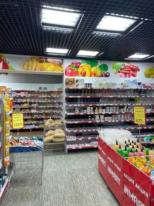 Отдельно стоящее здание в центре города.