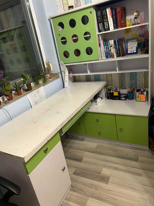 Продавам мебели за детска стая